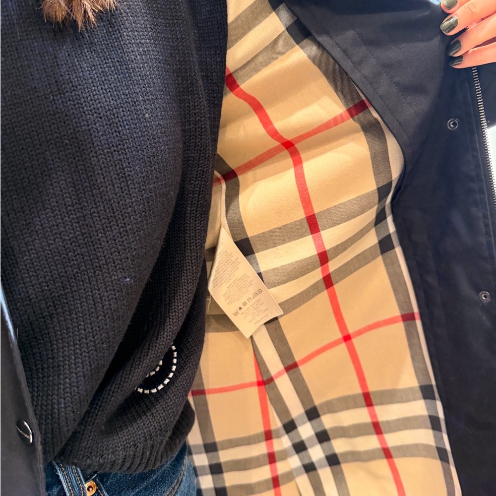 Burberry Women's Black Utility Jacket - Picture 4 of 7